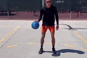业余篮球爱好者如何模仿专业球员的训练方法:提升球技的最佳策略